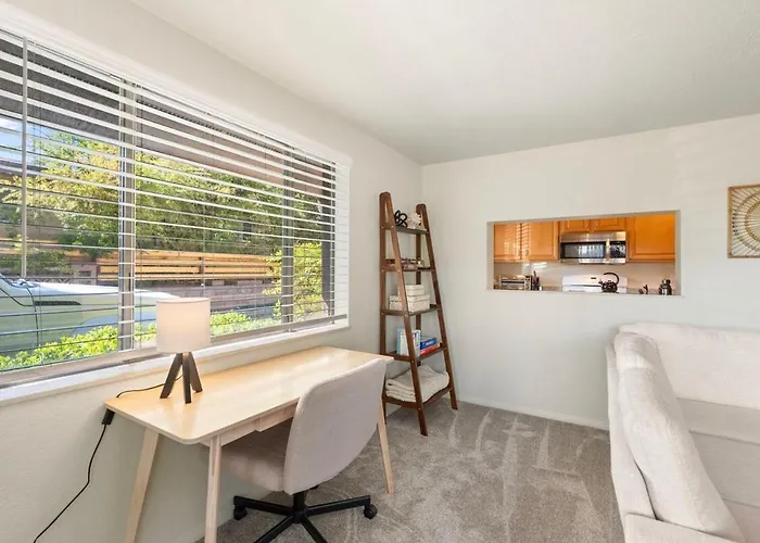 7br Entire Walk To Uptown Apartment *