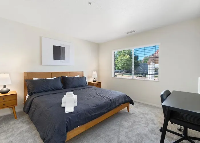 7br Entire Walk To Uptown *