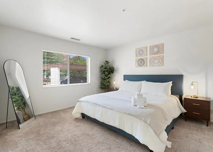7br Entire Walk To Uptown Apartment *